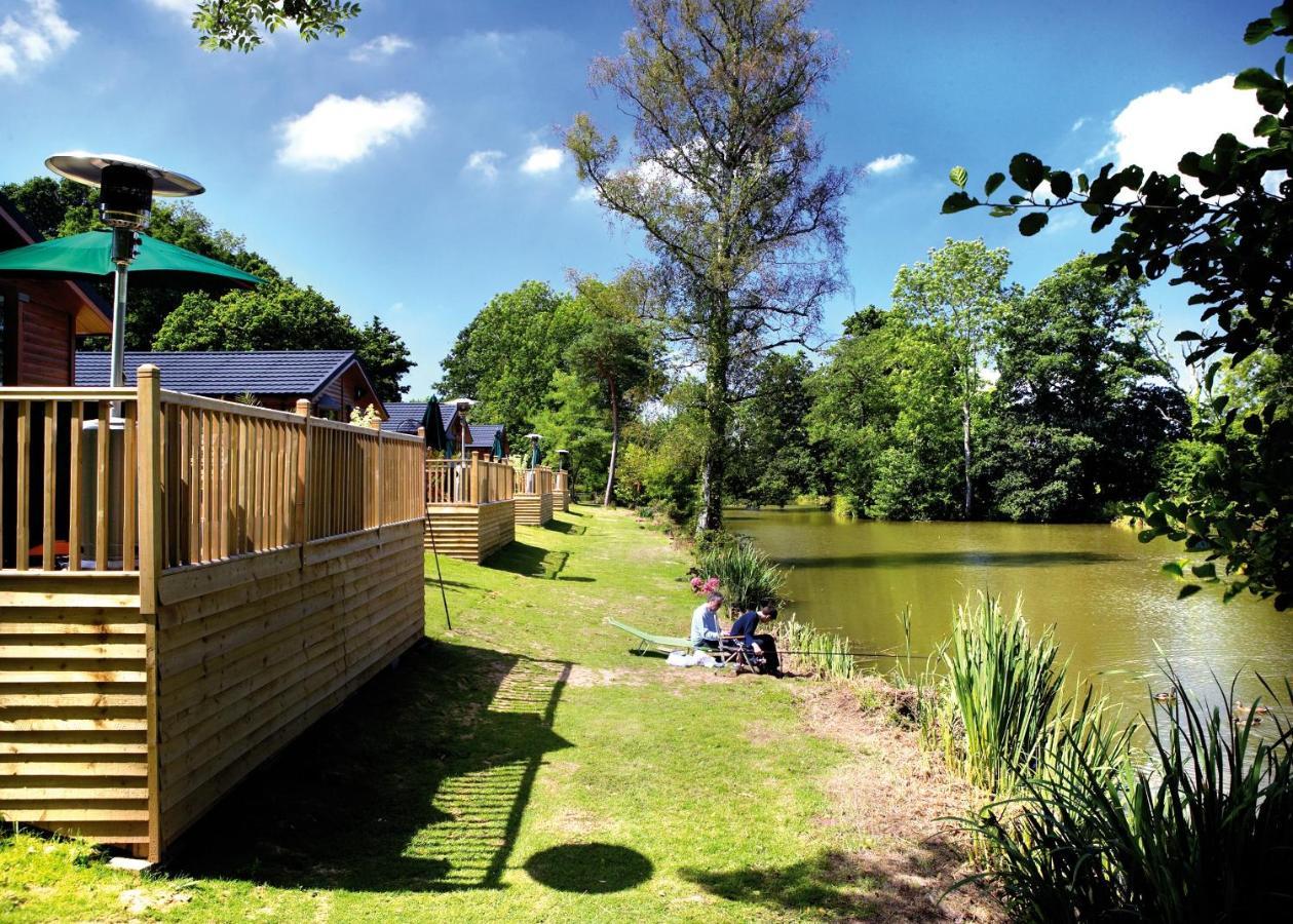 Upton Lakes Lodges Cullompton Buitenkant foto