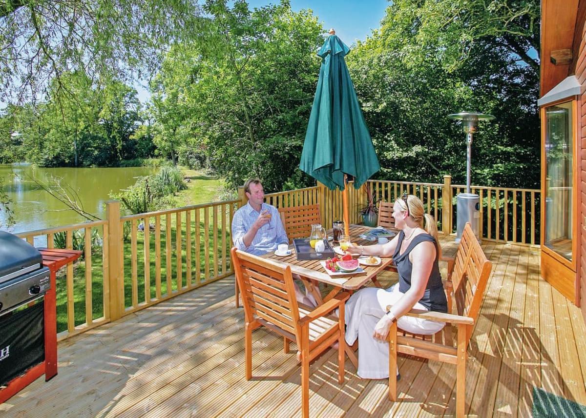 Upton Lakes Lodges Cullompton Buitenkant foto