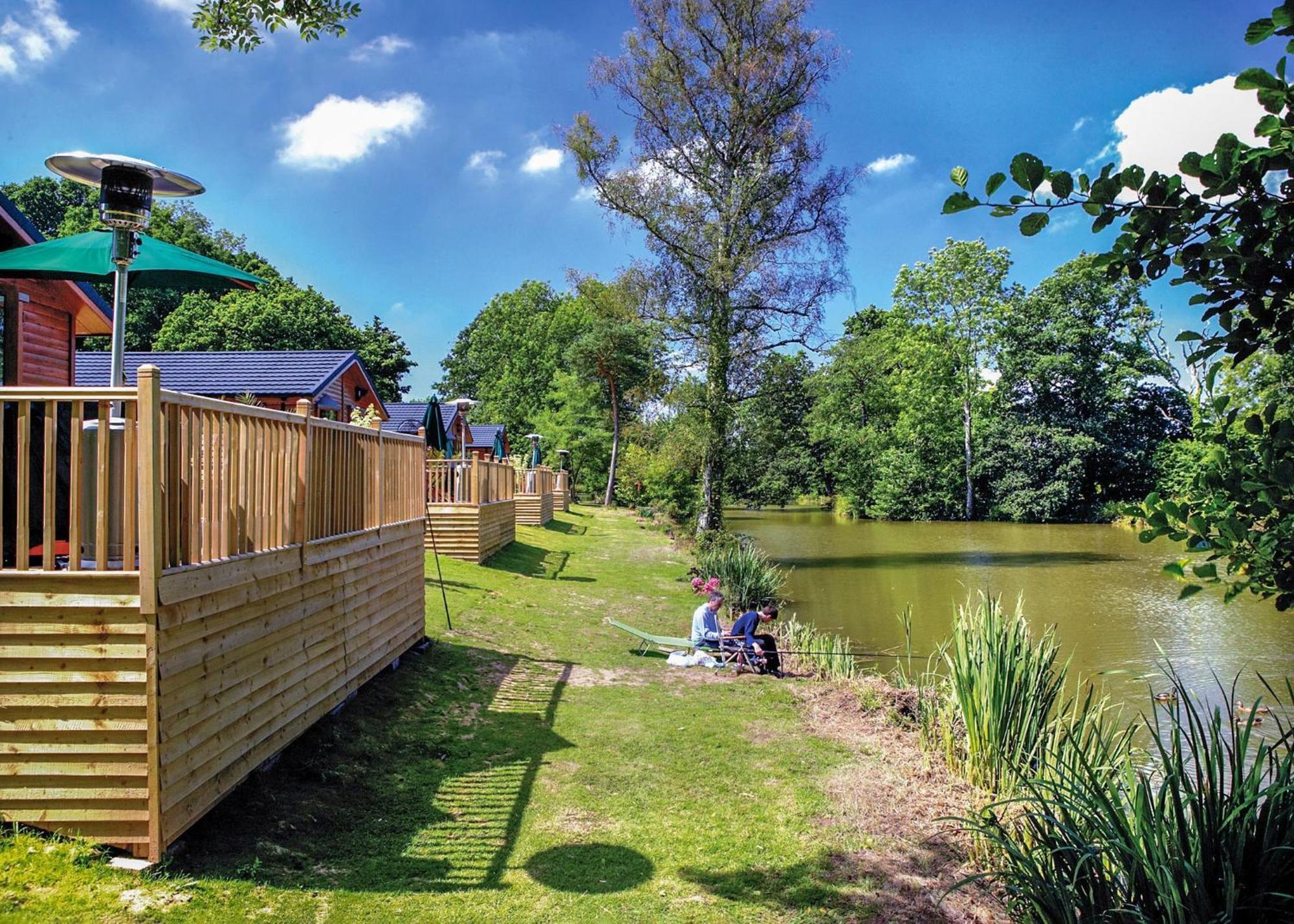 Upton Lakes Lodges Cullompton Buitenkant foto